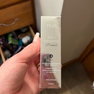 PUR 4 in 1 correcting primer